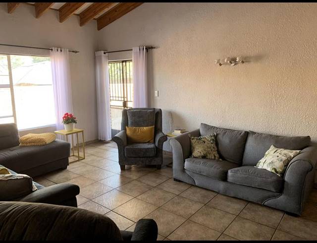 3 BEDROOM TOWNHOUSE FOR SALE IN WITFIELD